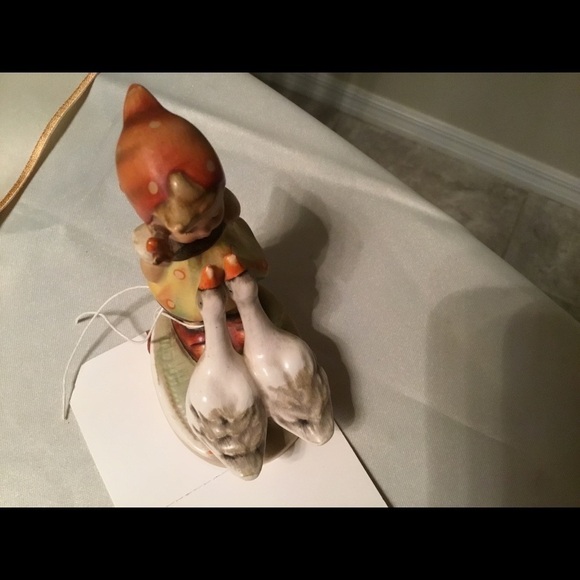 Goebel THE GIRL AND THE GEESE - Picture 5 of 8